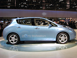 Photo - NISSAN LEAF Right-view