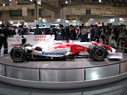 Photo - TOYOTA F1 TF109 Right-view